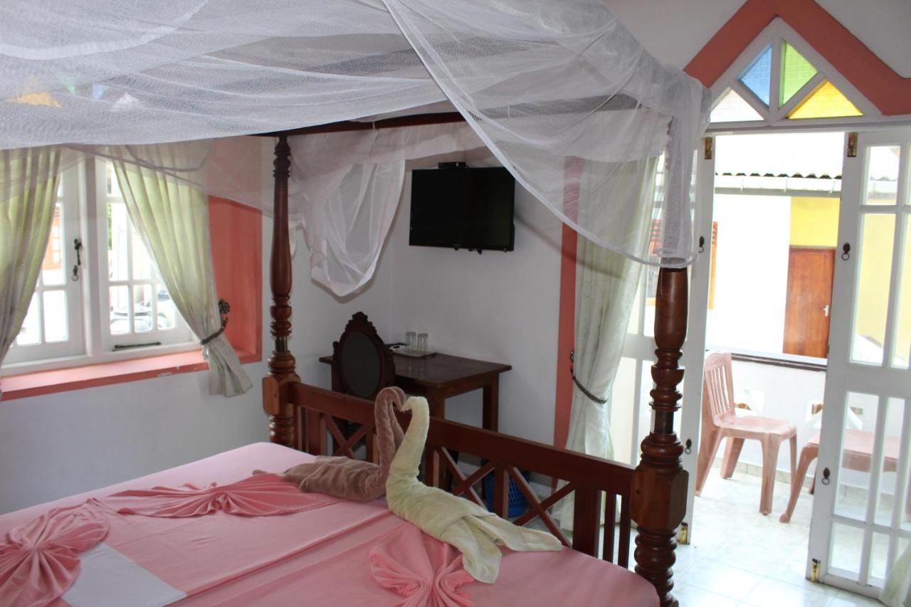 Blue Eyes Inn Unawatuna Buitenkant foto