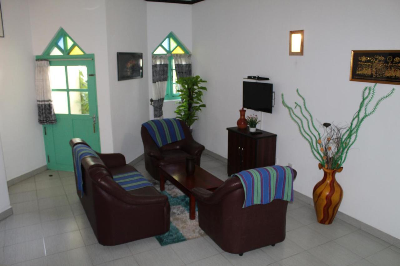 Blue Eyes Inn Unawatuna Buitenkant foto