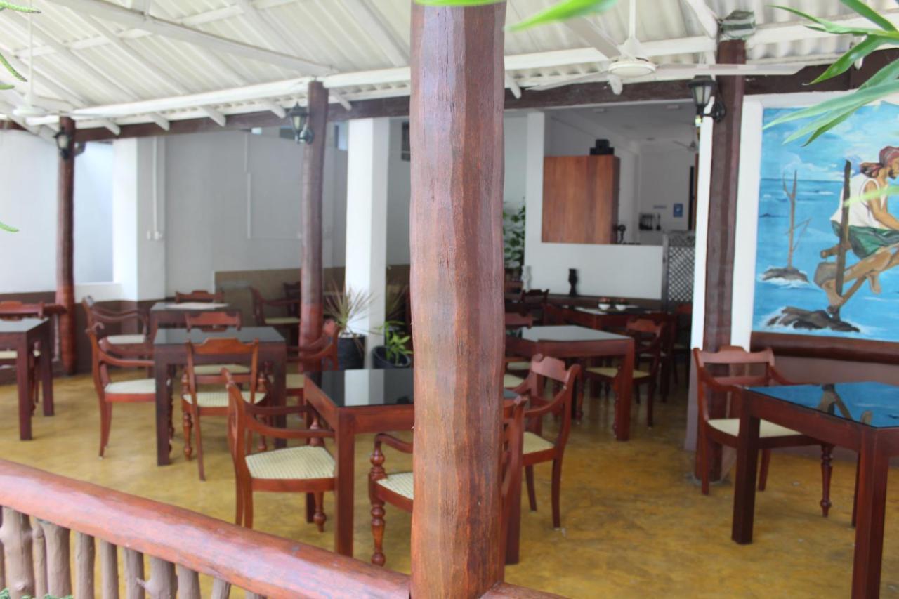 Blue Eyes Inn Unawatuna Buitenkant foto