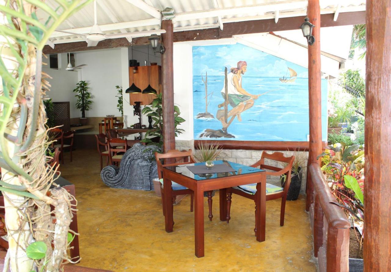 Blue Eyes Inn Unawatuna Buitenkant foto